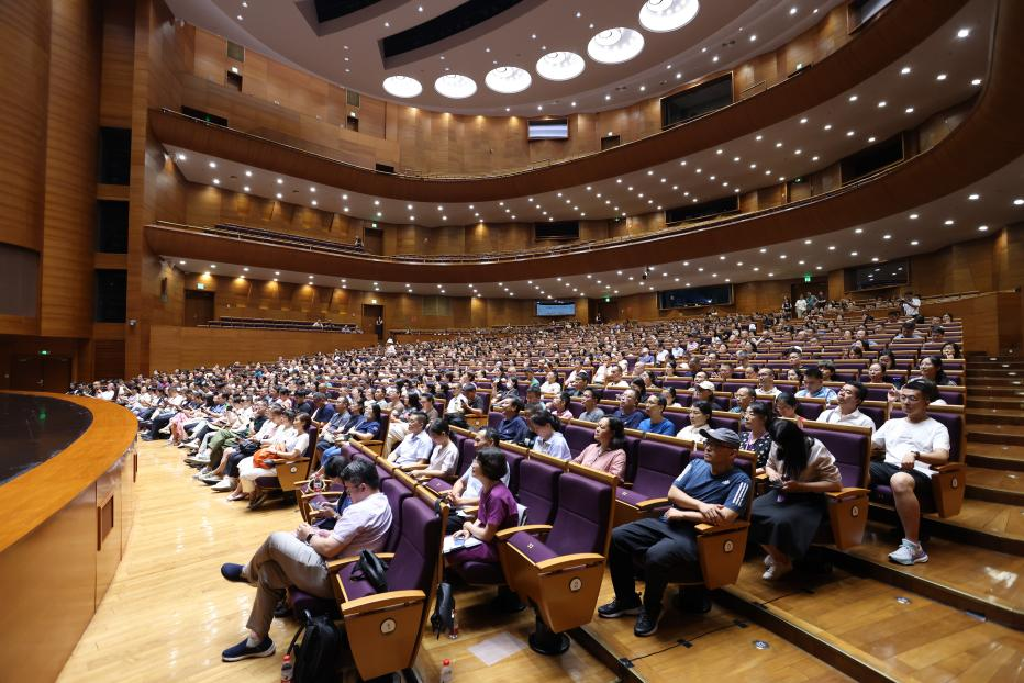 20240814-2024年“学在网堵”新生亲友交流会举行-曹文鹏-会场.png